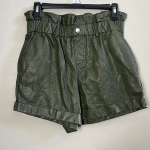 Iris faux leather green short pants women’s size M